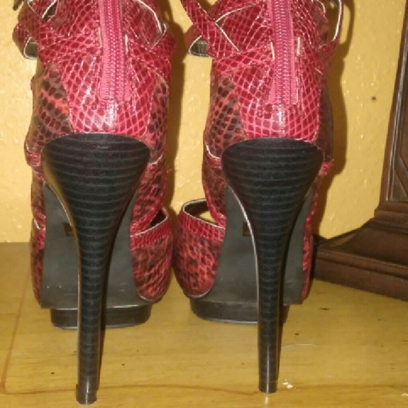 Red heels - Picture 3 of 4