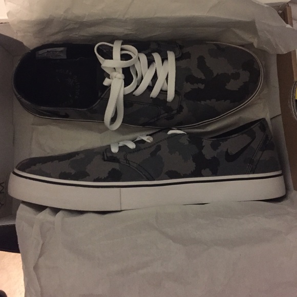 Nike braata LR poler with box