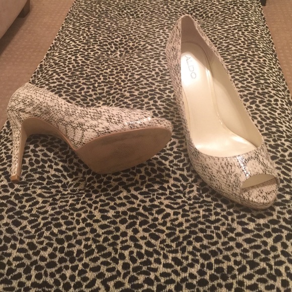 ALDO reptile leather peep toe pumps (size 11)