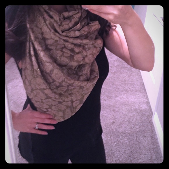 Cache Accessories - Gorgeous gold metallic leopard print scarf