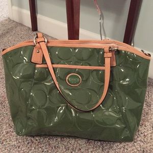 Cool green coach bag. Never used. Was a gift