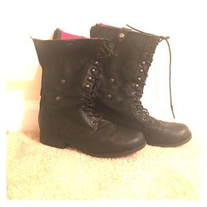 Combat boots