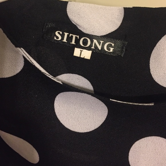 LIKE NEW- polka dot peplum blouse with gold detail - Picture 4 of 4