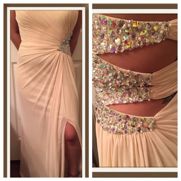 PRICE⬇ Camille La Vie Formal Prom Dress - Picture 3 of 4