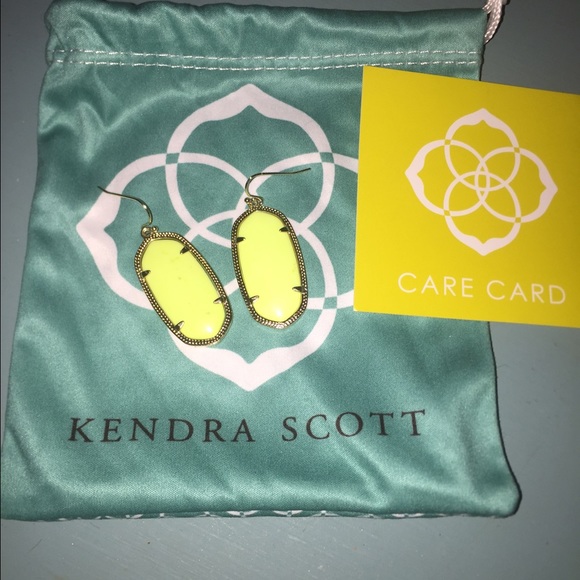 Kendra Scott Elle earrings