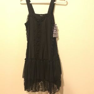 Dainty black dress with lace detail