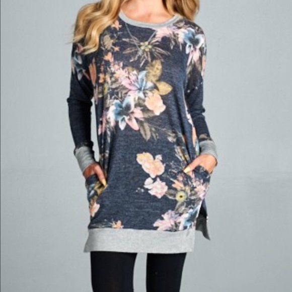 🚨LAST 1 🚨Navy Floral Oversized Tunic 2 Pockets - Picture 2 of 3
