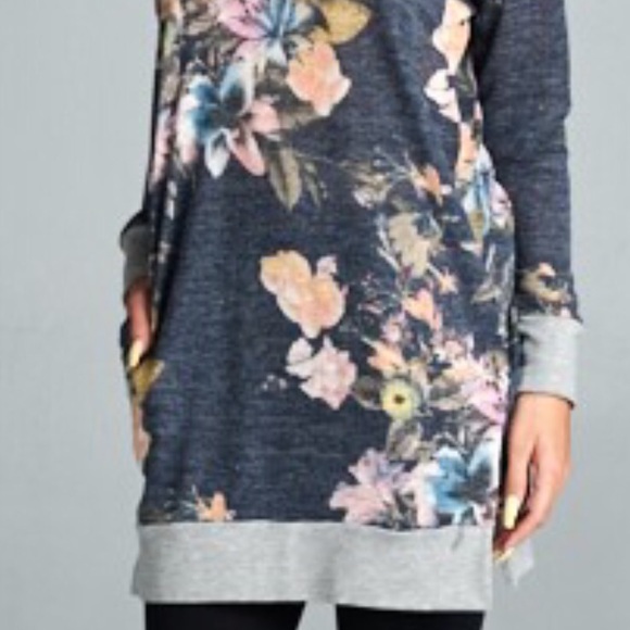 🚨LAST 1 🚨Navy Floral Oversized Tunic 2 Pockets - Picture 3 of 3