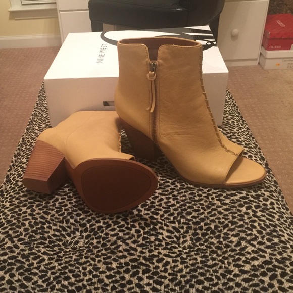 Nine West BRAND NEW tan leather booties (so 10.5)