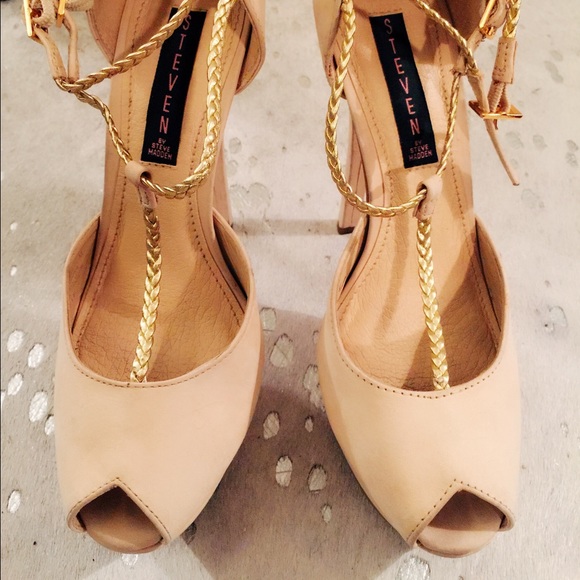 Steve Madden Nude Peep Toe Pumps - Picture 2 of 4
