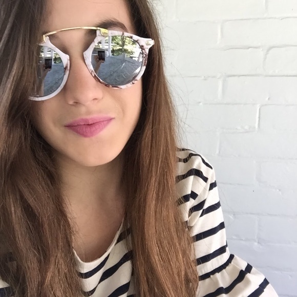 🆑 "Sienna" Sunglasses || White Marble & Silver - Picture 4 of 7