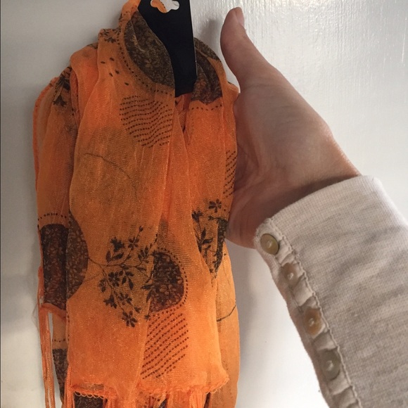 2 for $10!! Light Weight scarves - Picture 4 of 4