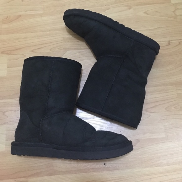 classic short uggs size 9 classic short uggs size 9