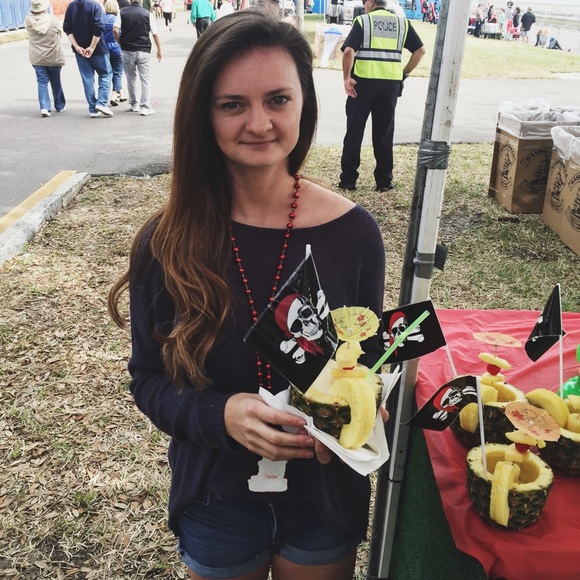 Meet your Posher, Liz - Picture 4 of 4