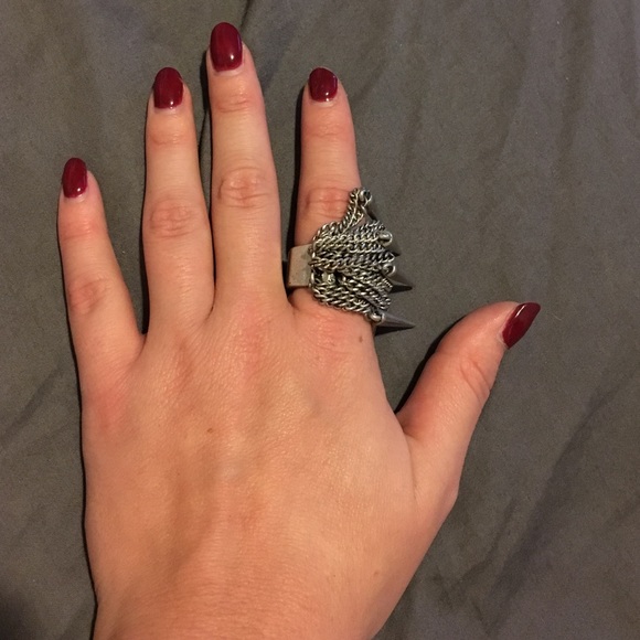 A crazy cool ring ✌🏻️😜