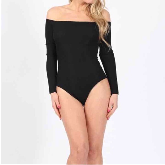 ⛔️SOLD ⛔️Off the shoulder black long sleeve body