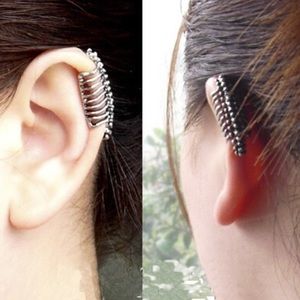 Skull Vertebrae Ear Cuff