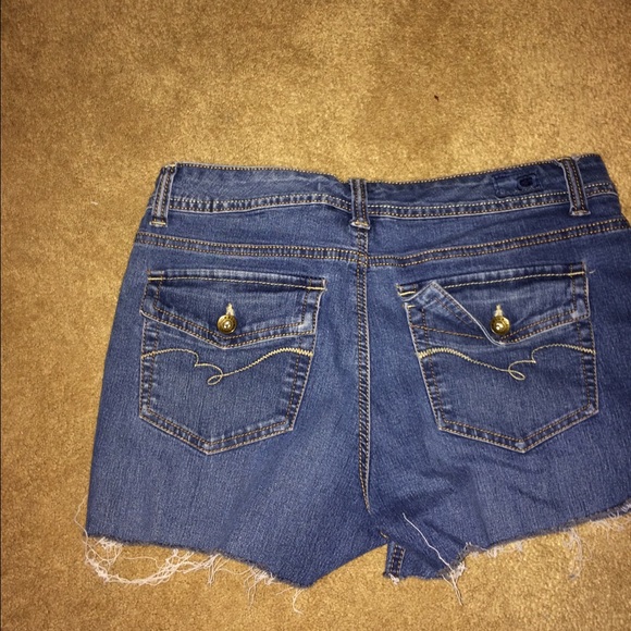 High-waist Distressed Jean Shorts - Picture 3 of 4