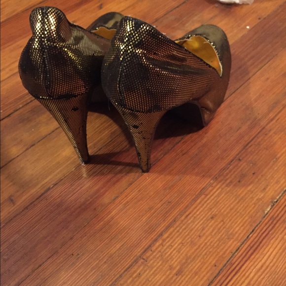 Gold pumps - Picture 2 of 3