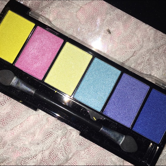 NWOT Shimmer Eyeshadow Palette