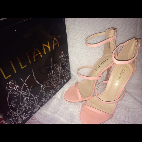 Baby pink high heels 💕