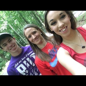 Meet your Posher, Mona