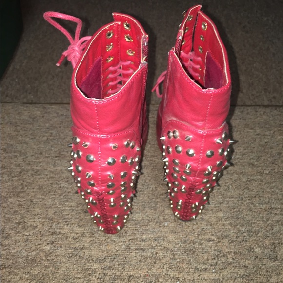 Red spiked wedges - Picture 2 of 2
