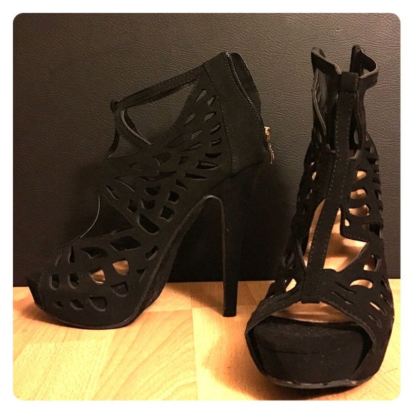 4 inch heel, size 8, zipper on the back - Picture 1 of 3