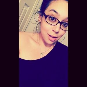 Meet your Posher, Holly