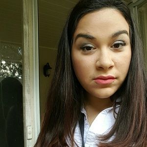 Meet your Posher, Cynthia