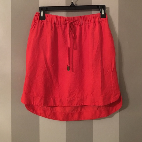 Drawstring skirt with pockets