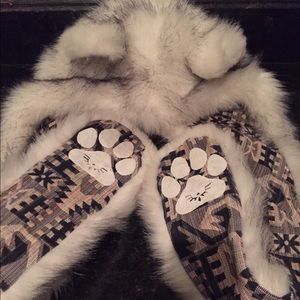 Authentic Husky Spirit Hood