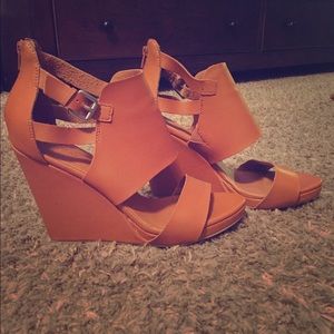 Express Cognac Wedges