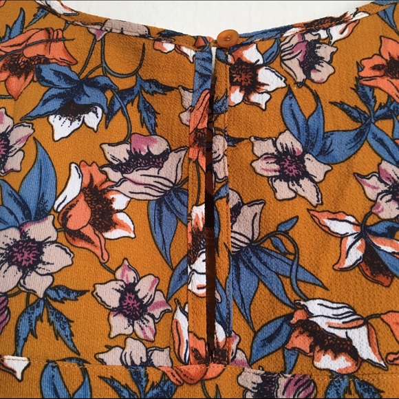 NWT Timing Bohemian Bell Sleeve Top Floral - Picture 5 of 5