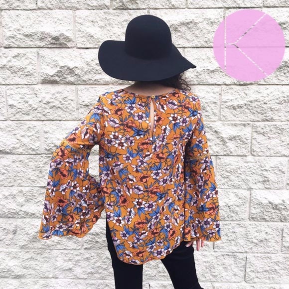 NWT Timing Bohemian Bell Sleeve Top Floral - Picture 3 of 5