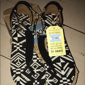 Toms brand new sandals