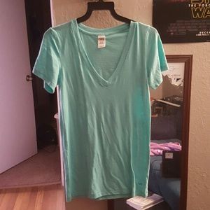 V-neck t-shirt