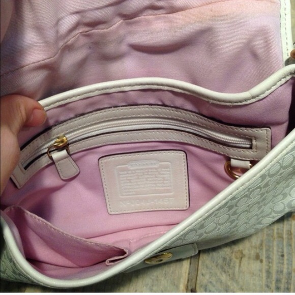 💖SOLD💖COACH - Cream & Gold Signature Bag - Picture 4 of 4