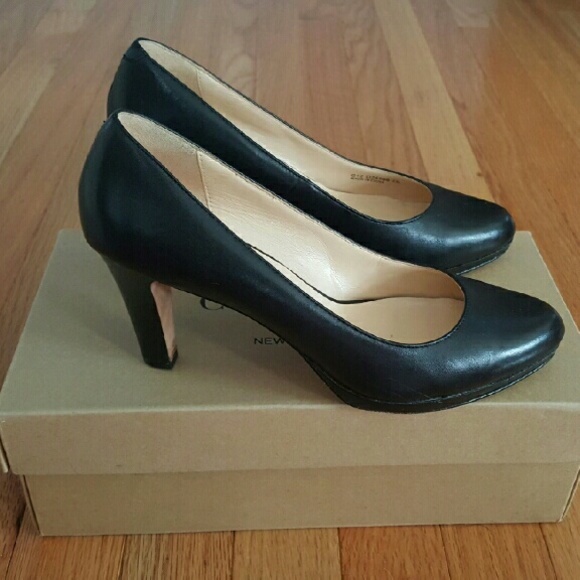 Cole Hann black leather pumps