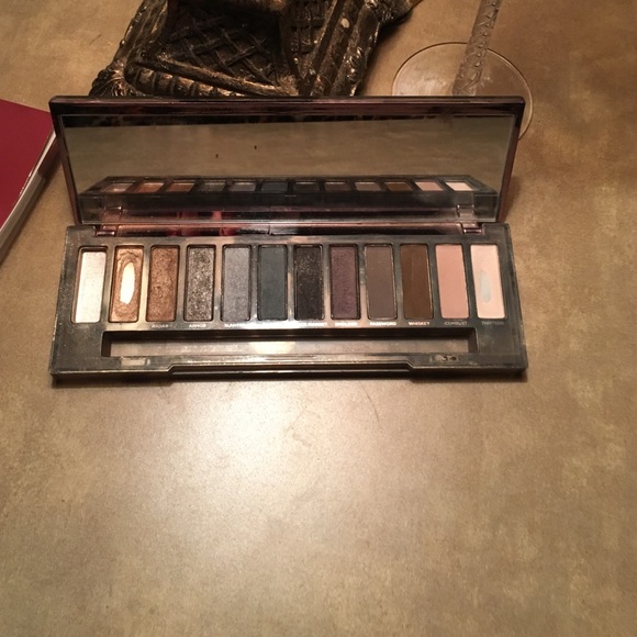 Used urban decay Smoky Palette! - Picture 1 of 2