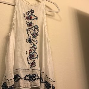 Detailed white crop top