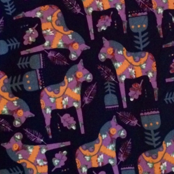 Lularoe dahlia horse tall and curvy leggings