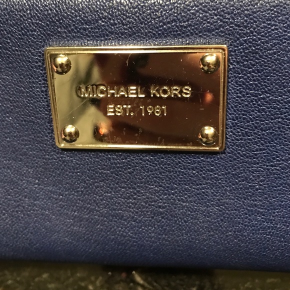Authentic Continental Michael Kors Zip Wallet - Picture 2 of 4