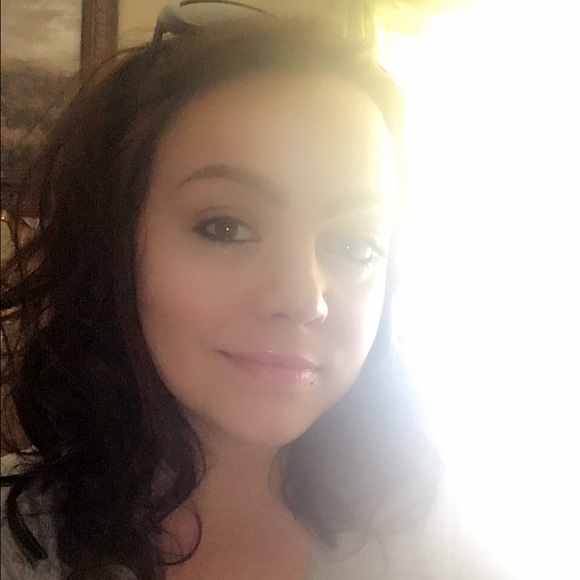 HELLO GORGEOUS! - Picture 2 of 14