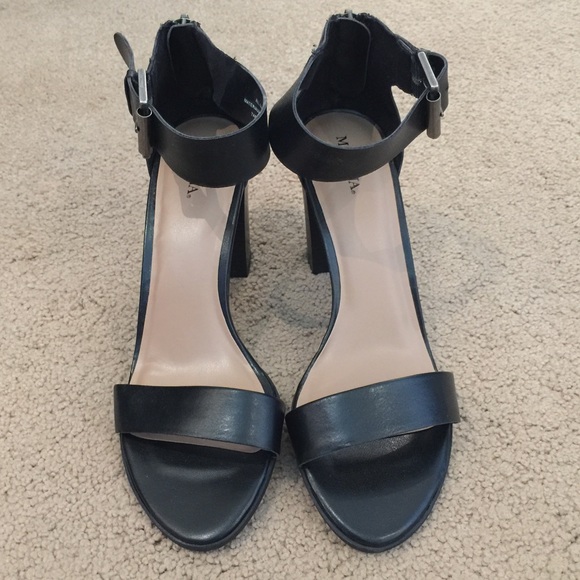 SOLD NWOT black heels - Picture 2 of 4