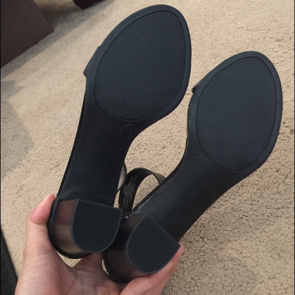 SOLD NWOT black heels - Picture 4 of 4