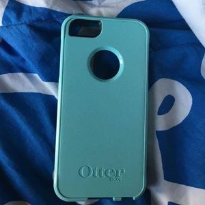Turquoise otter box for iPhone 5/5s