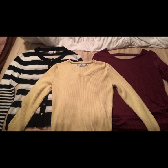 Bundle of 2 sweaters and 1 long sleeve shirt