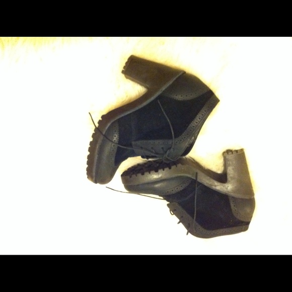 Sperry Shoes - Sperry's heeled tie up booties