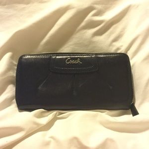EUC Coach BLK Leather Zip Around Wallet